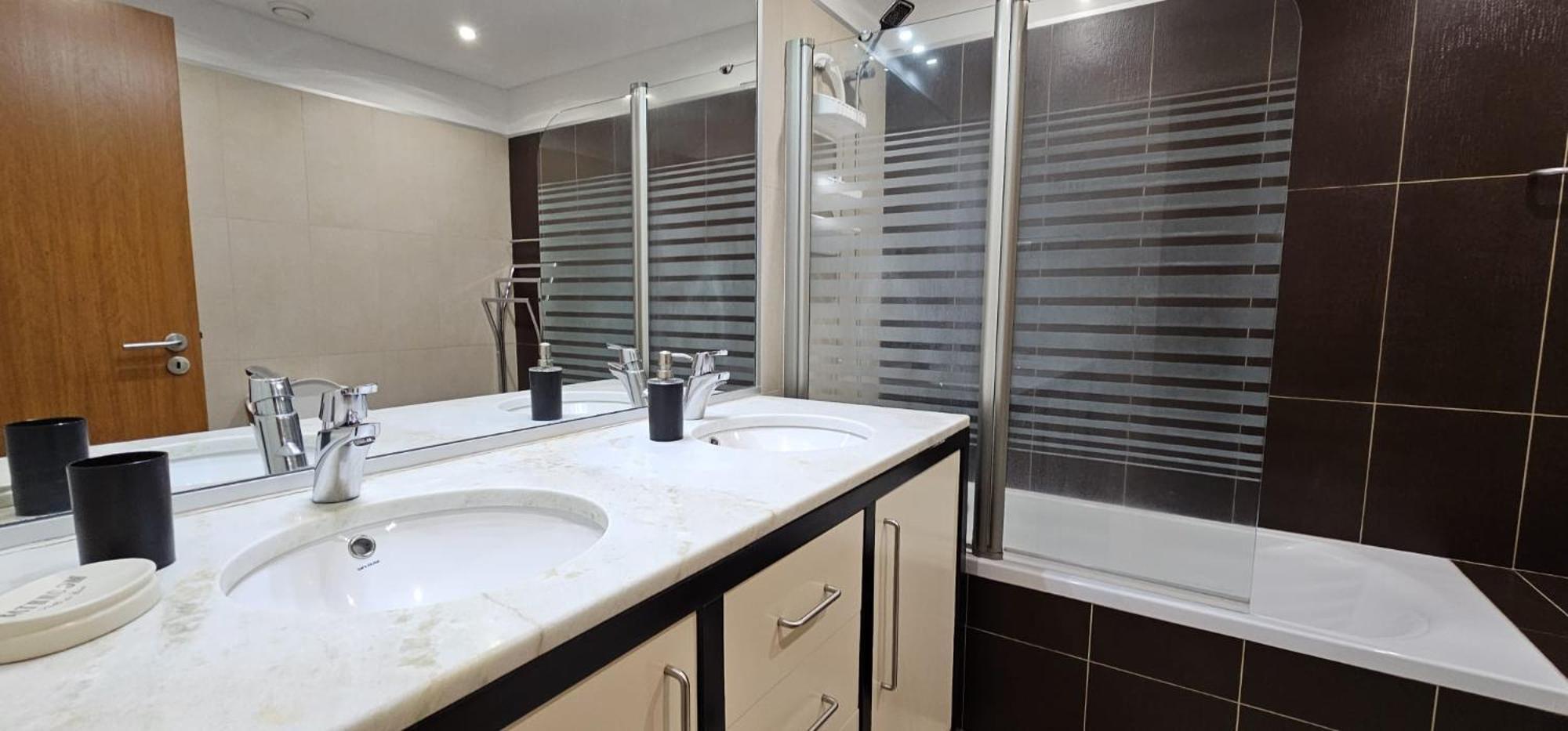 Vista Mar - Ac, Pool & Gym Apartment Funchal  Ngoại thất bức ảnh